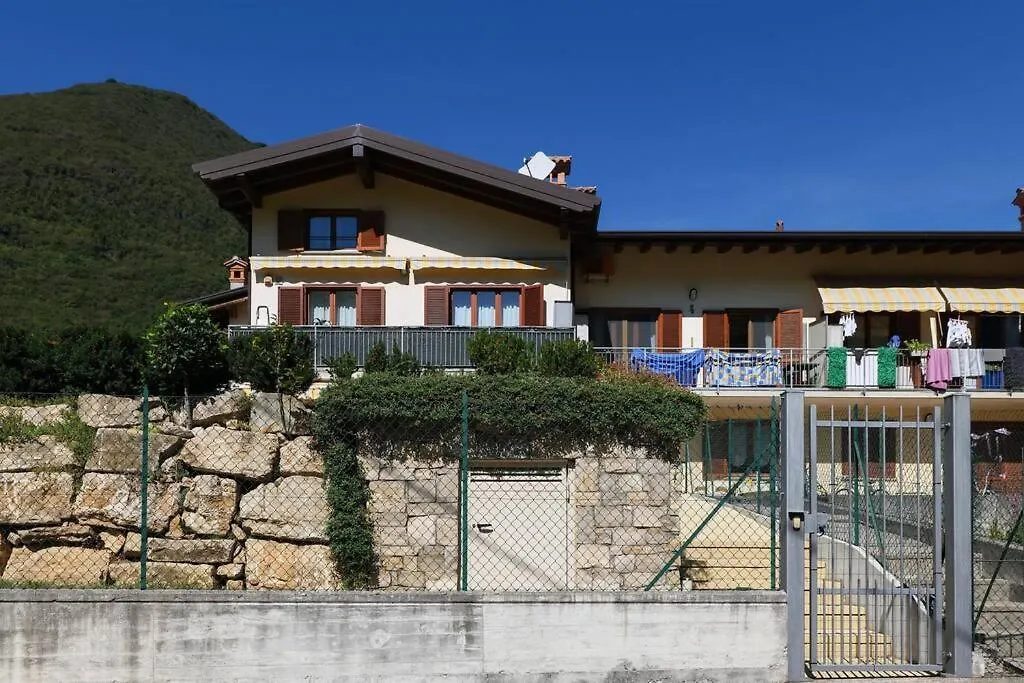 Ranzanico Trilocale Vista Lago 6 Posti Letto Fast Wi-Fi Checkin24H Dosso  Apartment Dosso (Bergamo)