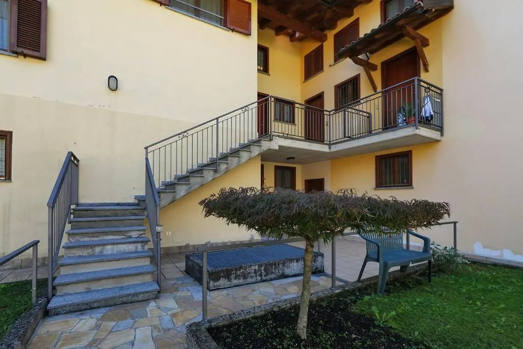 Apartment Ranzanico Trilocale Vista Lago 6 Posti Letto Fast Wi-Fi Checkin24H Dosso  Italy