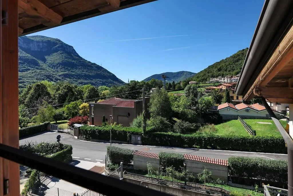 Ranzanico Trilocale Vista Lago 6 Posti Letto Fast Wi-Fi Checkin24H Dosso  0*, Dosso (Bergamo) Italy