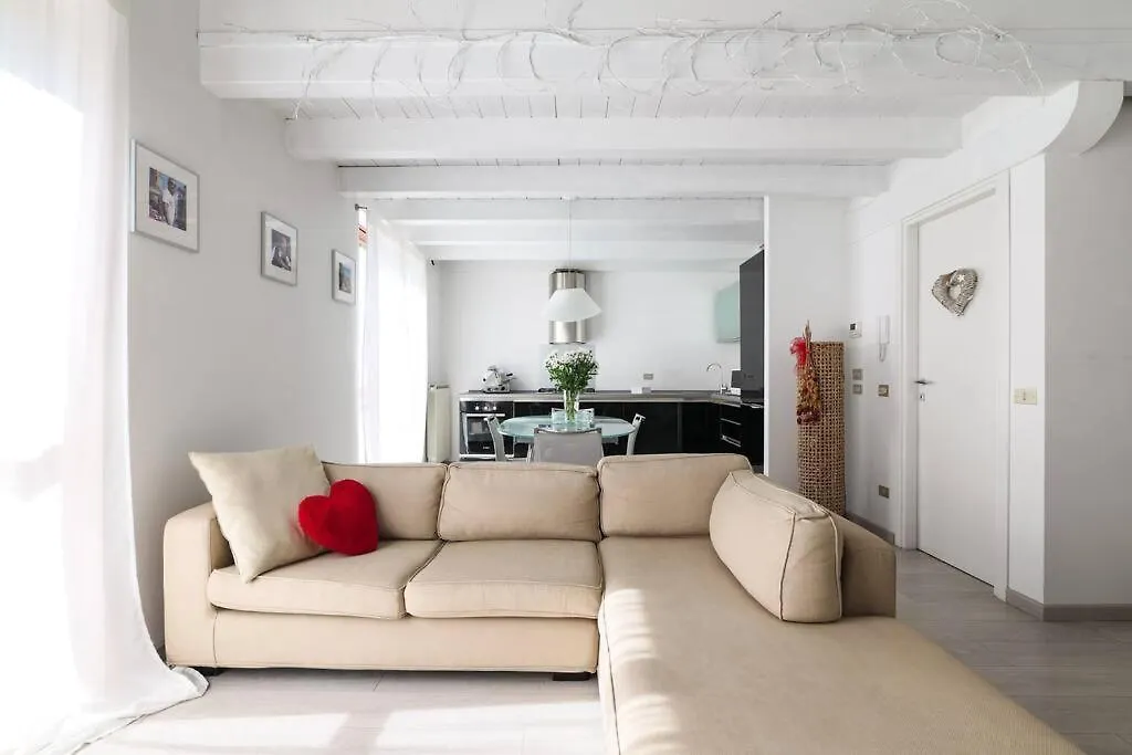 Ranzanico Trilocale Vista Lago 6 Posti Letto Fast Wi-Fi Checkin24H Dosso  Apartment Dosso (Bergamo)