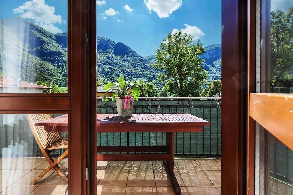 Ranzanico Trilocale Vista Lago 6 Posti Letto Fast Wi-Fi Checkin24H Dosso  0*, Dosso (Bergamo) Italy
