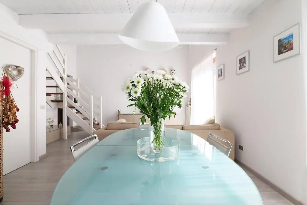 Ranzanico Trilocale Vista Lago 6 Posti Letto Fast Wi-Fi Checkin24H Dosso  0*, Dosso (Bergamo)